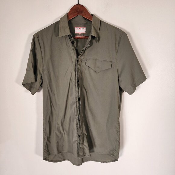 Giro Sport Design Men's Green Nylon Button Down Short Sleeve Shirt Stretchy M - Picture 1 of 8